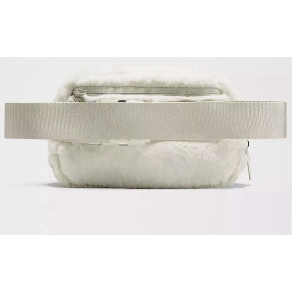 NEW Lululemon Everywhere Belt Bag Plush Fleece 1L Bone/Silver Cozy NWT - Picture 5 of 8